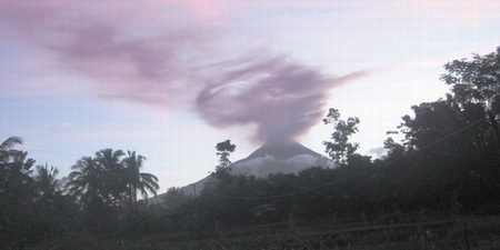 Penampakan Awan Bergambar Petruk di Atas Gunung Merapi Sebelum Meletus 2010